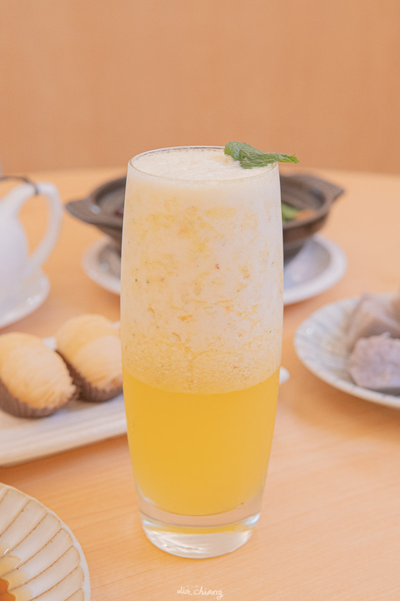 台中南屯區、公益路美食 不葷主義茶餐廰,超美高挑環境,精緻茶點、餐點,成為台中必拍必吃素食餐廳。