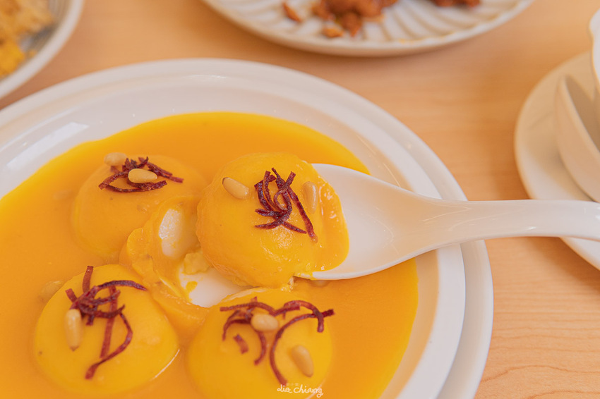 台中南屯區、公益路美食 不葷主義茶餐廰,超美高挑環境,精緻茶點、餐點,成為台中必拍必吃素食餐廳。