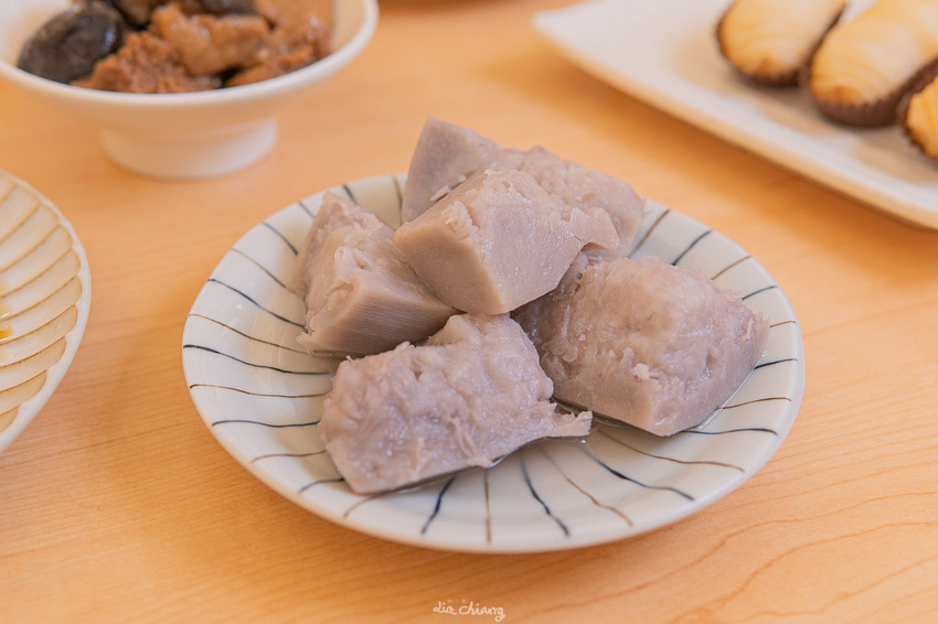 台中南屯區、公益路美食 不葷主義茶餐廰,超美高挑環境,精緻茶點、餐點,成為台中必拍必吃素食餐廳。