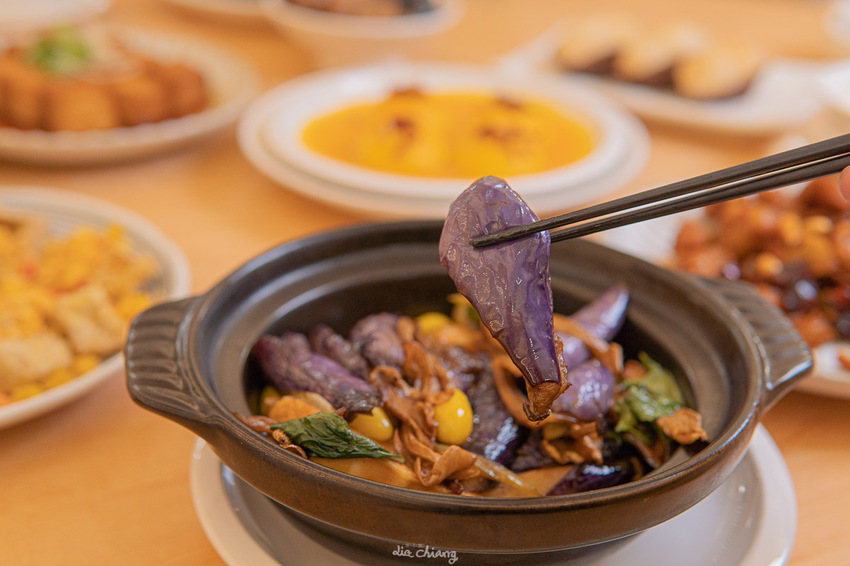 台中南屯區、公益路美食 不葷主義茶餐廰,超美高挑環境,精緻茶點、餐點,成為台中必拍必吃素食餐廳。