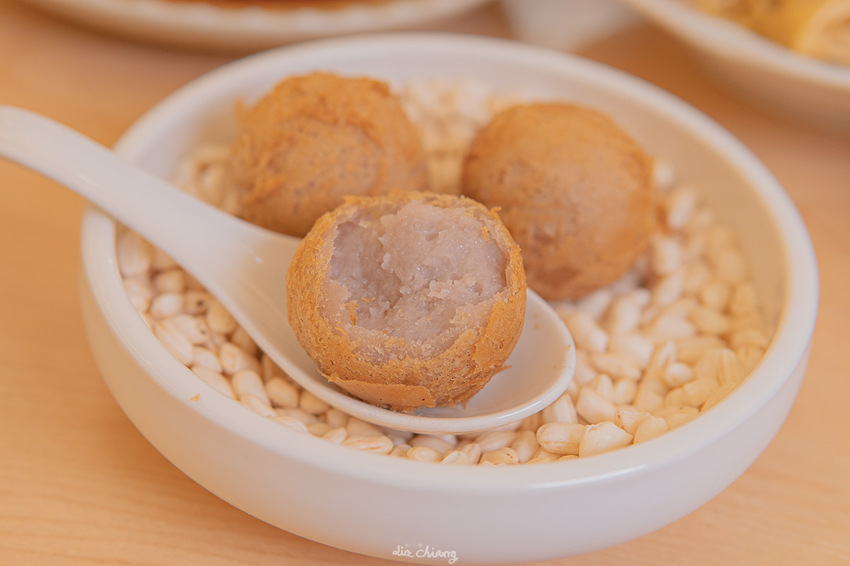 台中南屯區、公益路美食 不葷主義茶餐廰,超美高挑環境,精緻茶點、餐點,成為台中必拍必吃素食餐廳。