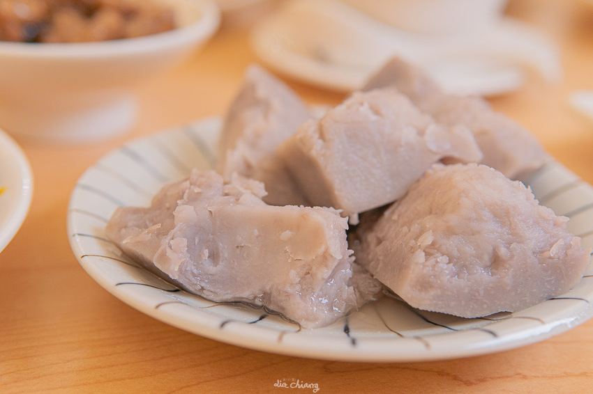 台中南屯區、公益路美食 不葷主義茶餐廰,超美高挑環境,精緻茶點、餐點,成為台中必拍必吃素食餐廳。