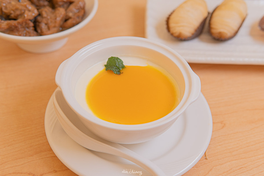 台中南屯區、公益路美食 不葷主義茶餐廰,超美高挑環境,精緻茶點、餐點,成為台中必拍必吃素食餐廳。