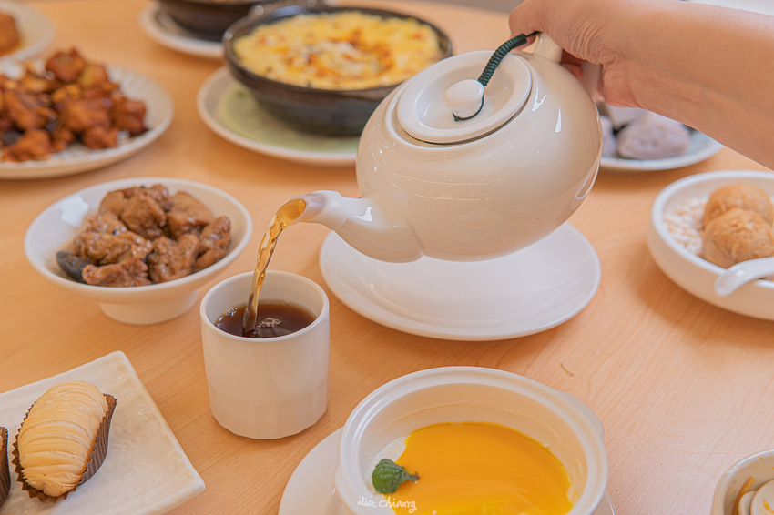 台中南屯區、公益路美食 不葷主義茶餐廰,超美高挑環境,精緻茶點、餐點,成為台中必拍必吃素食餐廳。