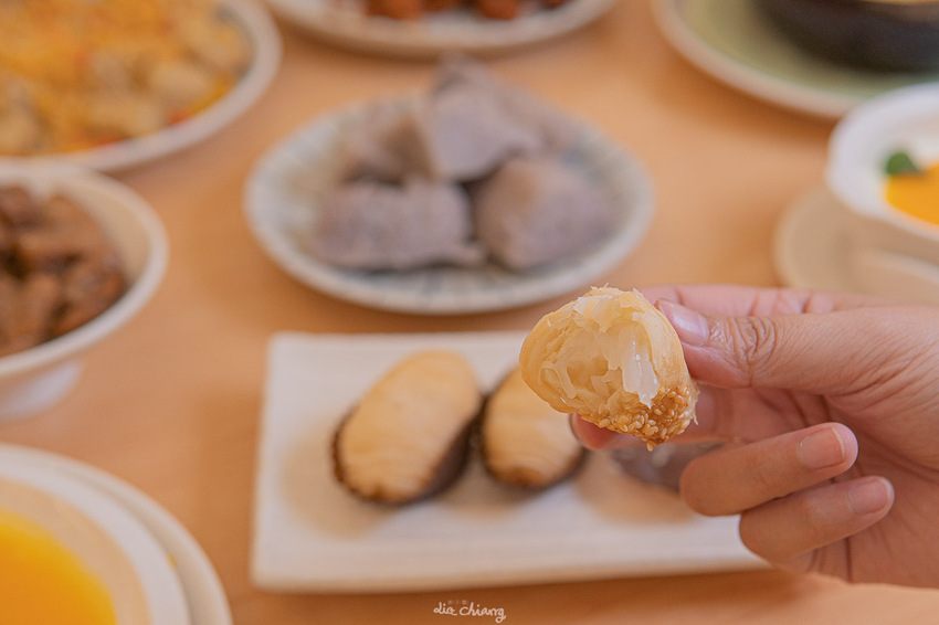 台中南屯區、公益路美食 不葷主義茶餐廰,超美高挑環境,精緻茶點、餐點,成為台中必拍必吃素食餐廳。