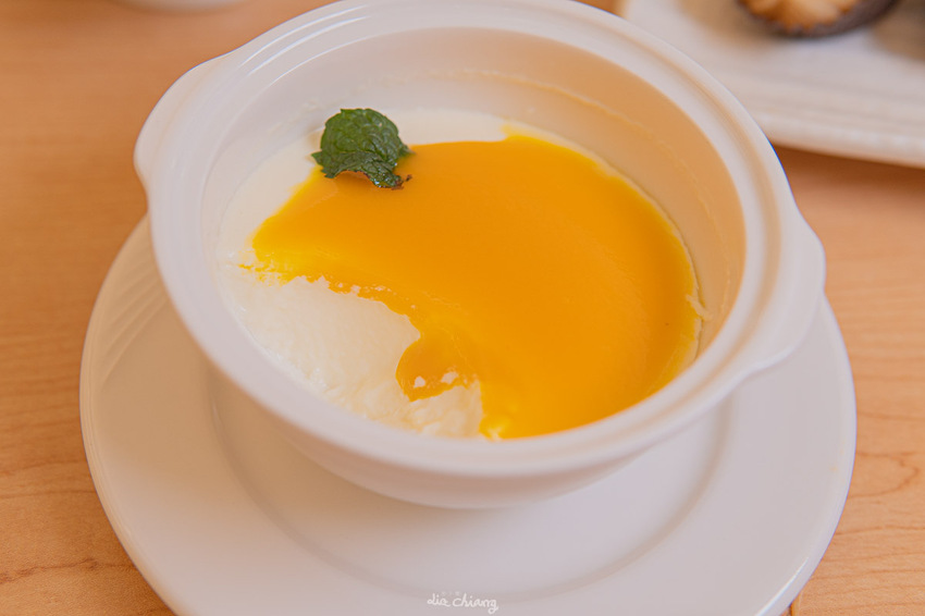 台中南屯區、公益路美食 不葷主義茶餐廰,超美高挑環境,精緻茶點、餐點,成為台中必拍必吃素食餐廳。