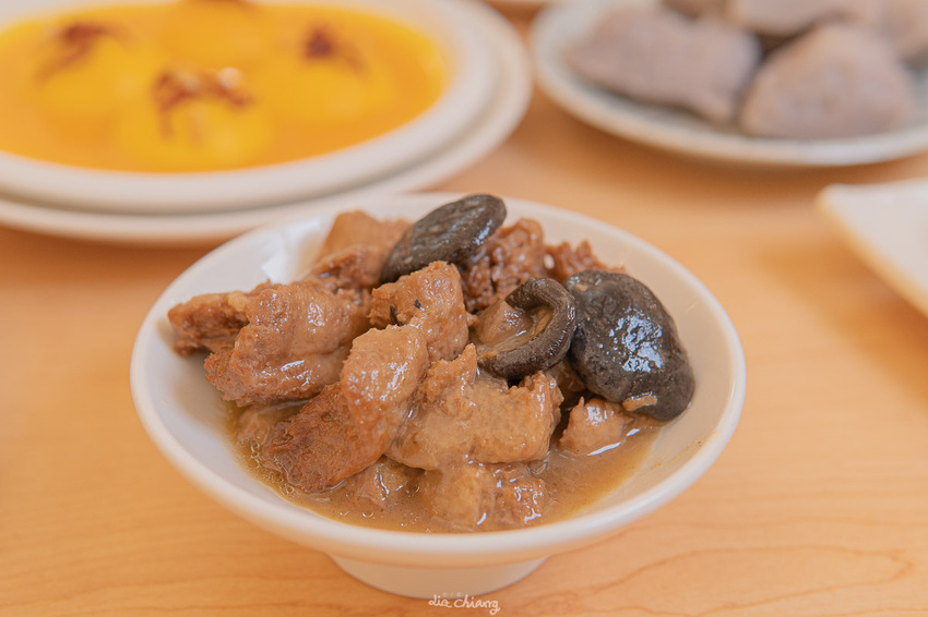 台中南屯區、公益路美食 不葷主義茶餐廰,超美高挑環境,精緻茶點、餐點,成為台中必拍必吃素食餐廳。