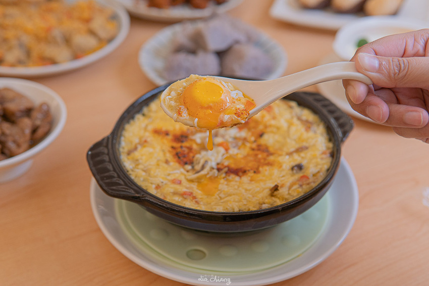 台中南屯區、公益路美食 不葷主義茶餐廰,超美高挑環境,精緻茶點、餐點,成為台中必拍必吃素食餐廳。