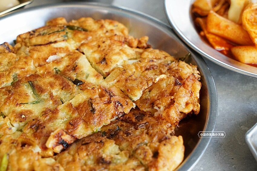 台中超人氣韓式料理｜韓食創意新滋味，單點、套餐任你選，提供六種小菜無限續點，還免服務費！！