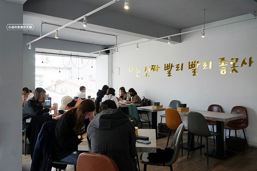 台中超人氣韓式料理｜韓食創意新滋味，單點、套餐任你選，提供六種小菜無限續點，還免服務費！！