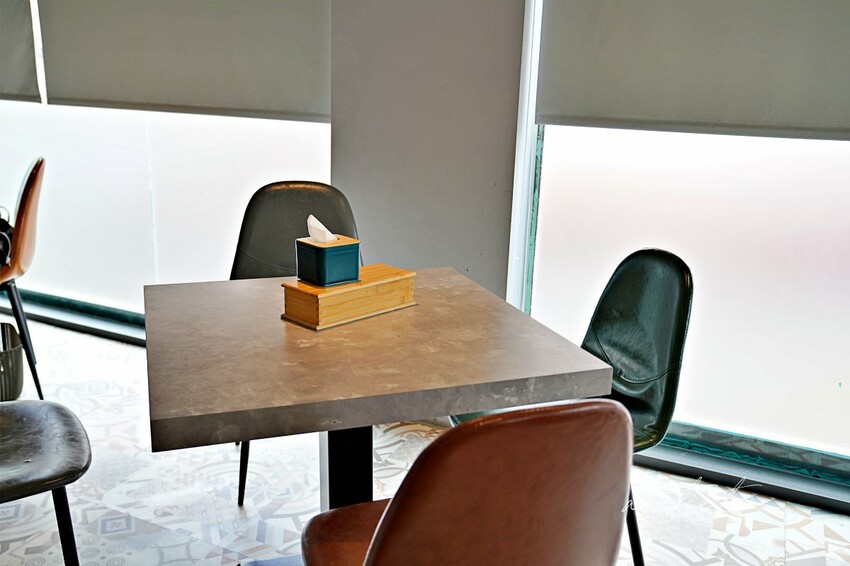 【台中】西區｜掰哩掰哩，黑色韓式炸醬麵，粉紅醬辣炒年糕，台中創意韓式料理