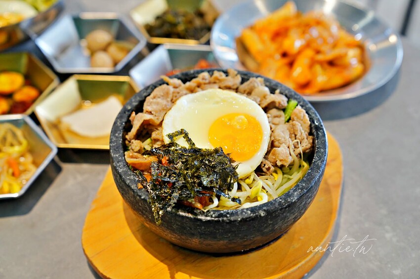 【台中】西區｜掰哩掰哩，黑色韓式炸醬麵，粉紅醬辣炒年糕，台中創意韓式料理