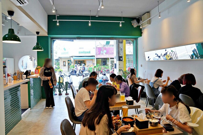 【台中】西區｜掰哩掰哩，黑色韓式炸醬麵，粉紅醬辣炒年糕，台中創意韓式料理