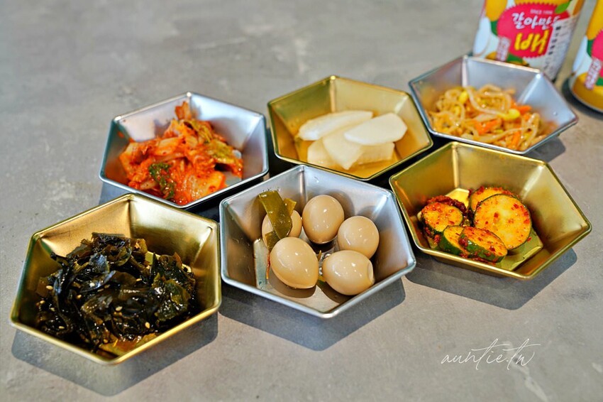 【台中】西區｜掰哩掰哩，黑色韓式炸醬麵，粉紅醬辣炒年糕，台中創意韓式料理