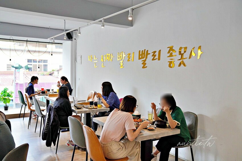 【台中】西區｜掰哩掰哩，黑色韓式炸醬麵，粉紅醬辣炒年糕，台中創意韓式料理