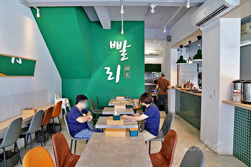 【台中】西區｜掰哩掰哩，黑色韓式炸醬麵，粉紅醬辣炒年糕，台中創意韓式料理