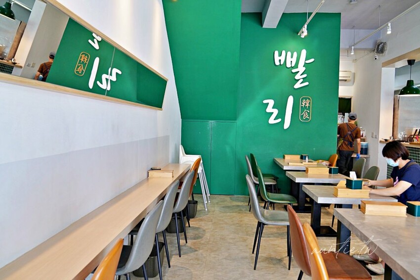 【台中】西區｜掰哩掰哩，黑色韓式炸醬麵，粉紅醬辣炒年糕，台中創意韓式料理