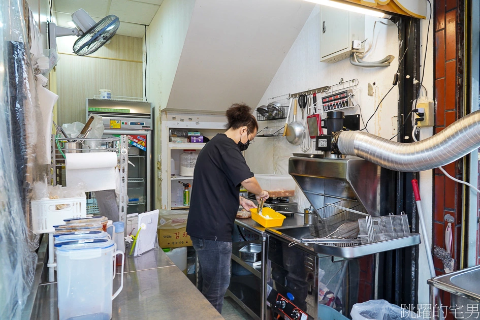 大推這家台東韓式炸雞-辣醬雞翅也太好吃啦，香辣滋味讓人停不下來，這家甜不辣根本屌打專賣店，甜醬炸年糕也好吃@跳躍的宅男
