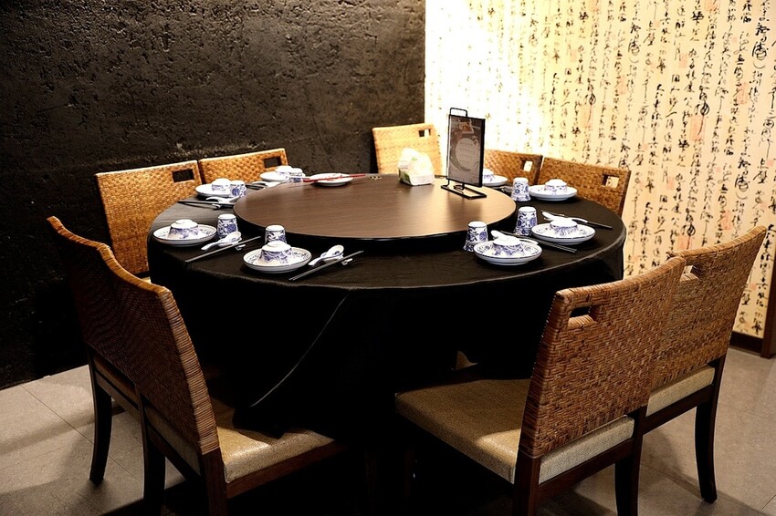 宮廷風川味御膳！一鴨四吃超銷魂 大口咬下邊吃邊滴汁｜LA時尚川菜-永康店(台南超人氣川菜館)