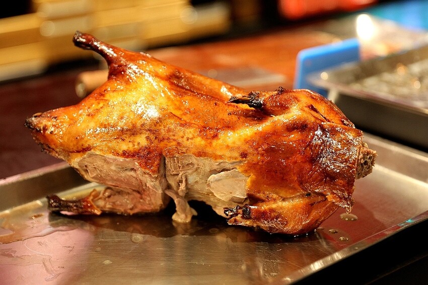 宮廷風川味御膳！一鴨四吃超銷魂 大口咬下邊吃邊滴汁｜LA時尚川菜-永康店(台南超人氣川菜館)