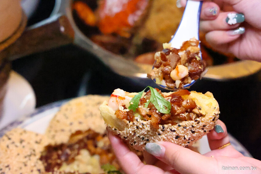 一秒到宮廷!結合創新潮流又吃得出底氣的新式川菜，招牌片皮鴨必吃，烤鴨肉燥飯讓人驚艷「LA時尚川菜」永康店 @台南好Food遊