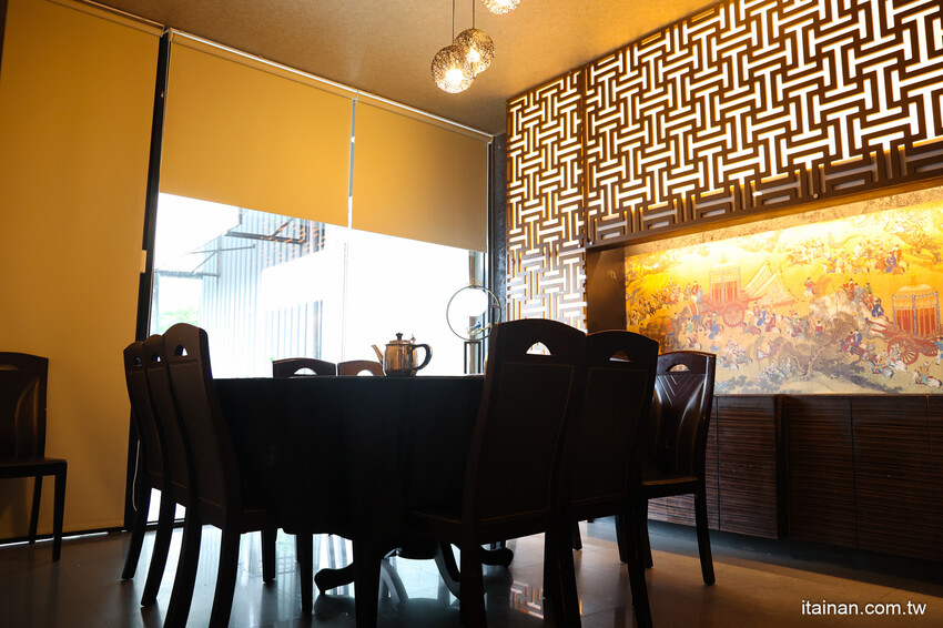 一秒到宮廷!結合創新潮流又吃得出底氣的新式川菜，招牌片皮鴨必吃，烤鴨肉燥飯讓人驚艷「LA時尚川菜」永康店 @台南好Food遊