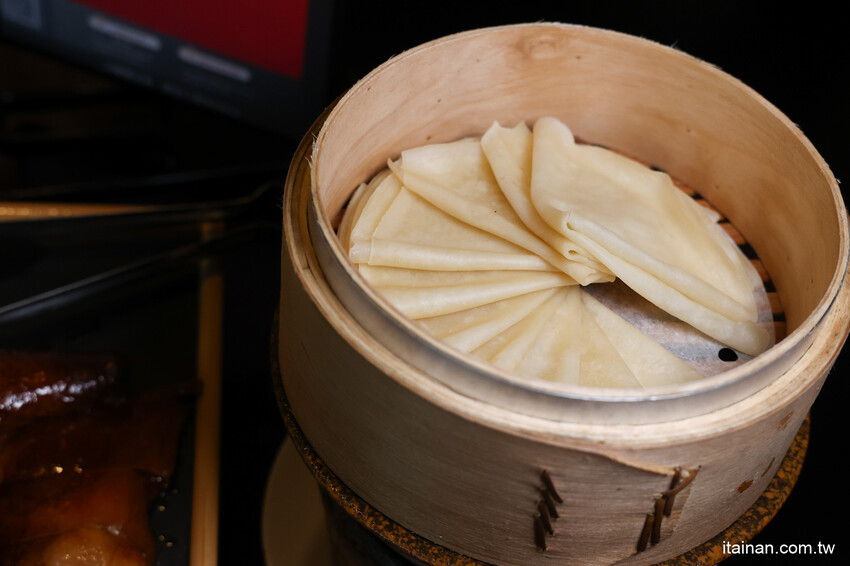 一秒到宮廷!結合創新潮流又吃得出底氣的新式川菜，招牌片皮鴨必吃，烤鴨肉燥飯讓人驚艷「LA時尚川菜」永康店 @台南好Food遊