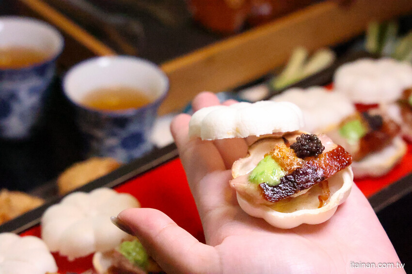 一秒到宮廷!結合創新潮流又吃得出底氣的新式川菜，招牌片皮鴨必吃，烤鴨肉燥飯讓人驚艷「LA時尚川菜」永康店 @台南好Food遊