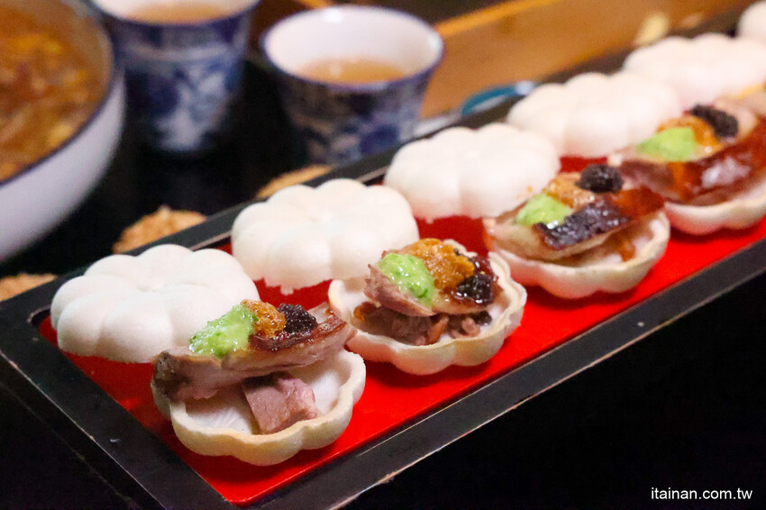 一秒到宮廷!結合創新潮流又吃得出底氣的新式川菜，招牌片皮鴨必吃，烤鴨肉燥飯讓人驚艷「LA時尚川菜」永康店 @台南好Food遊