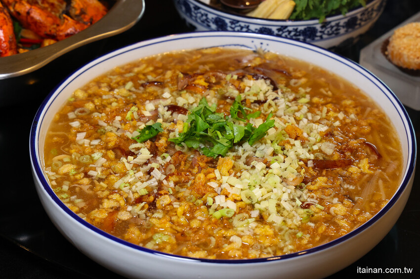 一秒到宮廷!結合創新潮流又吃得出底氣的新式川菜，招牌片皮鴨必吃，烤鴨肉燥飯讓人驚艷「LA時尚川菜」永康店 @台南好Food遊