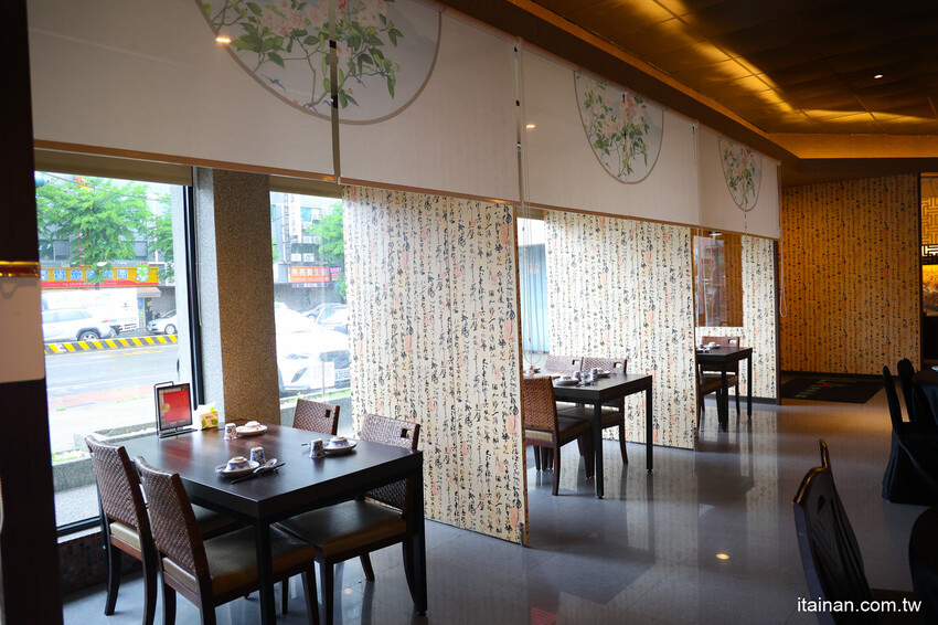 一秒到宮廷!結合創新潮流又吃得出底氣的新式川菜，招牌片皮鴨必吃，烤鴨肉燥飯讓人驚艷「LA時尚川菜」永康店 @台南好Food遊