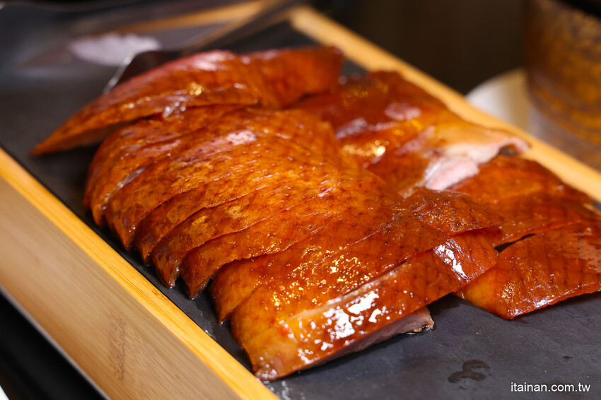 一秒到宮廷!結合創新潮流又吃得出底氣的新式川菜，招牌片皮鴨必吃，烤鴨肉燥飯讓人驚艷「LA時尚川菜」永康店 @台南好Food遊