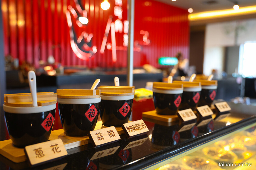 一秒到宮廷!結合創新潮流又吃得出底氣的新式川菜，招牌片皮鴨必吃，烤鴨肉燥飯讓人驚艷「LA時尚川菜」永康店 @台南好Food遊