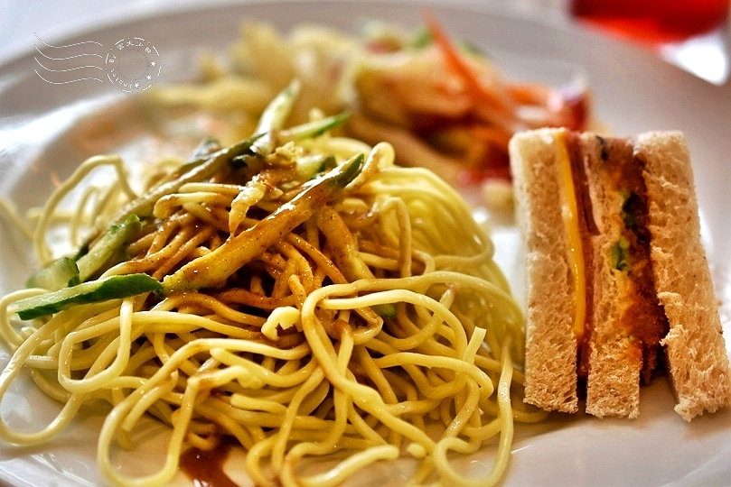 【花蓮市】：來成排骨麵，藍天麗池大飯店+七星潭