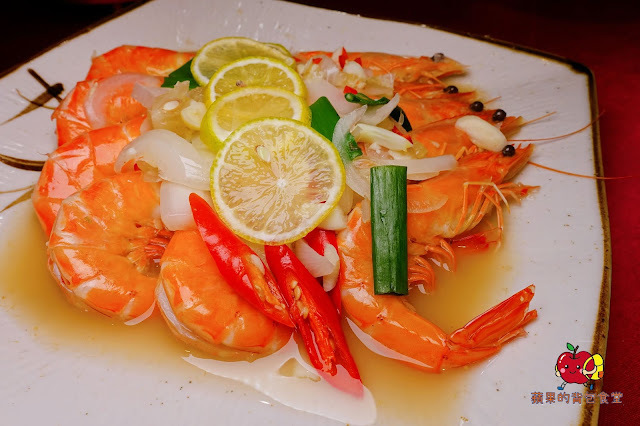 [合菜 台式料理] 新竹竹北 春耕餐廳 湯頭鮮甜料多芋鴨米粉鍋 辣香開胃川椒鮮魚 充滿酒香及中藥香的軟嫩油雞腿 新竹合菜