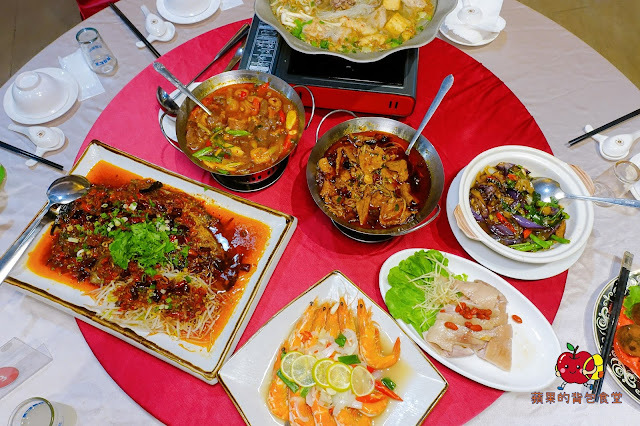 [合菜 台式料理] 新竹竹北 春耕餐廳 湯頭鮮甜料多芋鴨米粉鍋 辣香開胃川椒鮮魚 充滿酒香及中藥香的軟嫩油雞腿 新竹合菜