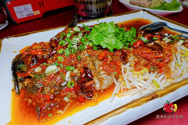 [合菜 台式料理] 新竹竹北 春耕餐廳 湯頭鮮甜料多芋鴨米粉鍋 辣香開胃川椒鮮魚 充滿酒香及中藥香的軟嫩油雞腿 新竹合菜