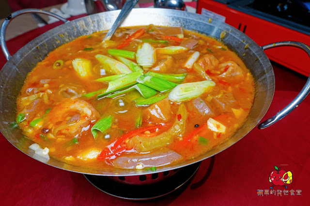 [合菜 台式料理] 新竹竹北 春耕餐廳 湯頭鮮甜料多芋鴨米粉鍋 辣香開胃川椒鮮魚 充滿酒香及中藥香的軟嫩油雞腿 新竹合菜