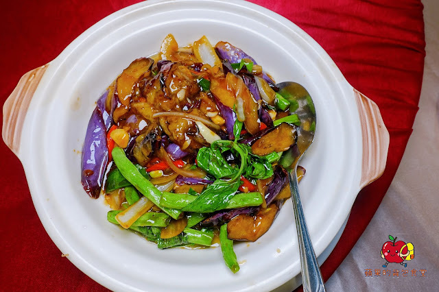 [合菜 台式料理] 新竹竹北 春耕餐廳 湯頭鮮甜料多芋鴨米粉鍋 辣香開胃川椒鮮魚 充滿酒香及中藥香的軟嫩油雞腿 新竹合菜