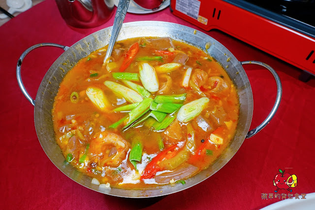 [合菜 台式料理] 新竹竹北 春耕餐廳 湯頭鮮甜料多芋鴨米粉鍋 辣香開胃川椒鮮魚 充滿酒香及中藥香的軟嫩油雞腿 新竹合菜