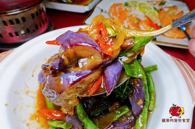 [合菜 台式料理] 新竹竹北 春耕餐廳 湯頭鮮甜料多芋鴨米粉鍋 辣香開胃川椒鮮魚 充滿酒香及中藥香的軟嫩油雞腿 新竹合菜