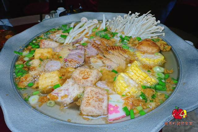 [合菜 台式料理] 新竹竹北 春耕餐廳 湯頭鮮甜料多芋鴨米粉鍋 辣香開胃川椒鮮魚 充滿酒香及中藥香的軟嫩油雞腿 新竹合菜