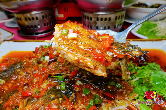 [合菜 台式料理] 新竹竹北 春耕餐廳 湯頭鮮甜料多芋鴨米粉鍋 辣香開胃川椒鮮魚 充滿酒香及中藥香的軟嫩油雞腿 新竹合菜