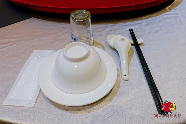 [合菜 台式料理] 新竹竹北 春耕餐廳 湯頭鮮甜料多芋鴨米粉鍋 辣香開胃川椒鮮魚 充滿酒香及中藥香的軟嫩油雞腿 新竹合菜