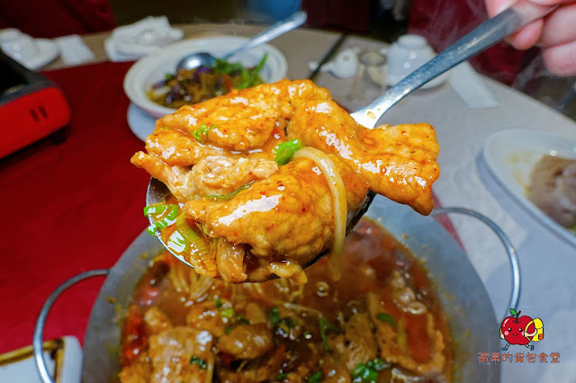 [合菜 台式料理] 新竹竹北 春耕餐廳 湯頭鮮甜料多芋鴨米粉鍋 辣香開胃川椒鮮魚 充滿酒香及中藥香的軟嫩油雞腿 新竹合菜