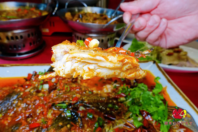 [合菜 台式料理] 新竹竹北 春耕餐廳 湯頭鮮甜料多芋鴨米粉鍋 辣香開胃川椒鮮魚 充滿酒香及中藥香的軟嫩油雞腿 新竹合菜