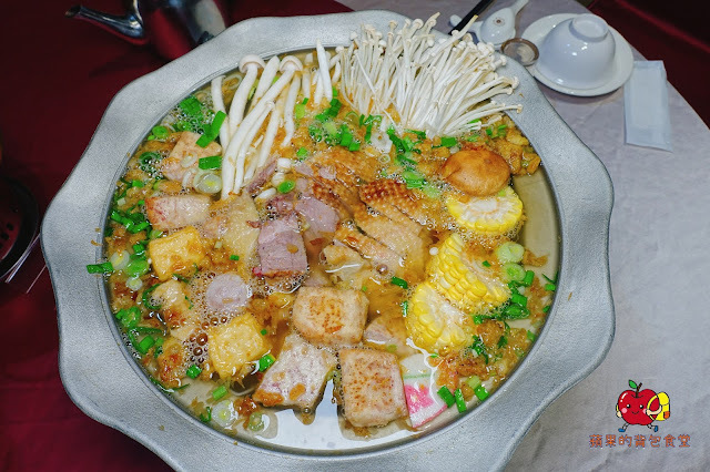 [合菜 台式料理] 新竹竹北 春耕餐廳 湯頭鮮甜料多芋鴨米粉鍋 辣香開胃川椒鮮魚 充滿酒香及中藥香的軟嫩油雞腿 新竹合菜