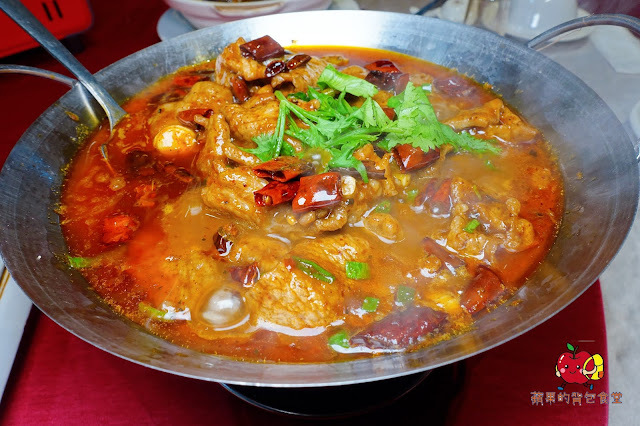 [合菜 台式料理] 新竹竹北 春耕餐廳 湯頭鮮甜料多芋鴨米粉鍋 辣香開胃川椒鮮魚 充滿酒香及中藥香的軟嫩油雞腿 新竹合菜