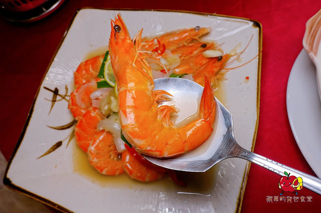 [合菜 台式料理] 新竹竹北 春耕餐廳 湯頭鮮甜料多芋鴨米粉鍋 辣香開胃川椒鮮魚 充滿酒香及中藥香的軟嫩油雞腿 新竹合菜