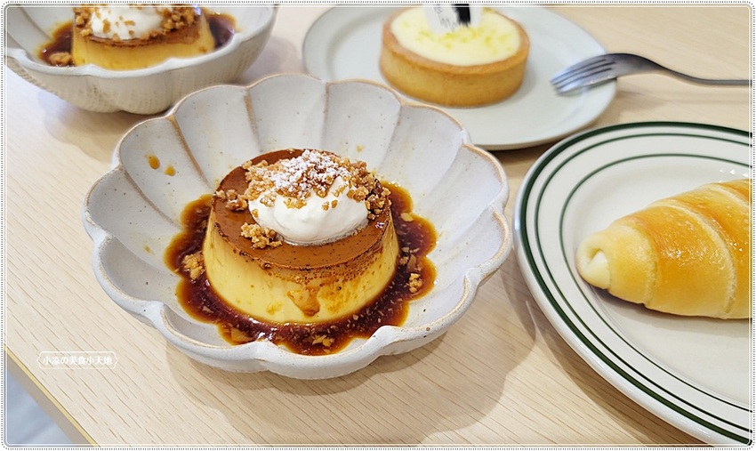 土守咖啡║隱藏在巷弄內白色系質感咖啡館，咖啡、甜點都很推薦！還有店貓不定時出沒！！(寵物友善餐廳)